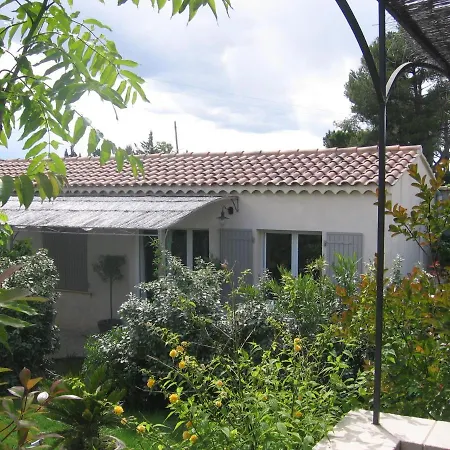 Casa vacanze Ground Floor House With Swimming Pool, 8km From Avignon