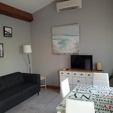 Casa vacanze Ground Floor House With Swimming Pool, 8km From Avignon *