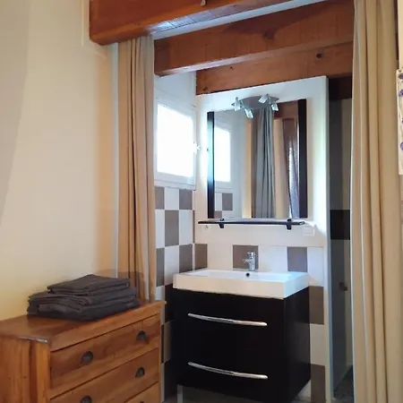 Ground Floor House With Swimming Pool, 8km From Avignon Casa vacanze *